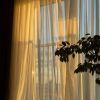 Gordijnstof op maat bestellen: Complete gids voor perfect passende gordijnen